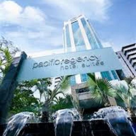 Pacific Regency Hotel Suites Kuala Lumpur Eksteriør bilde The entrance of the hotel