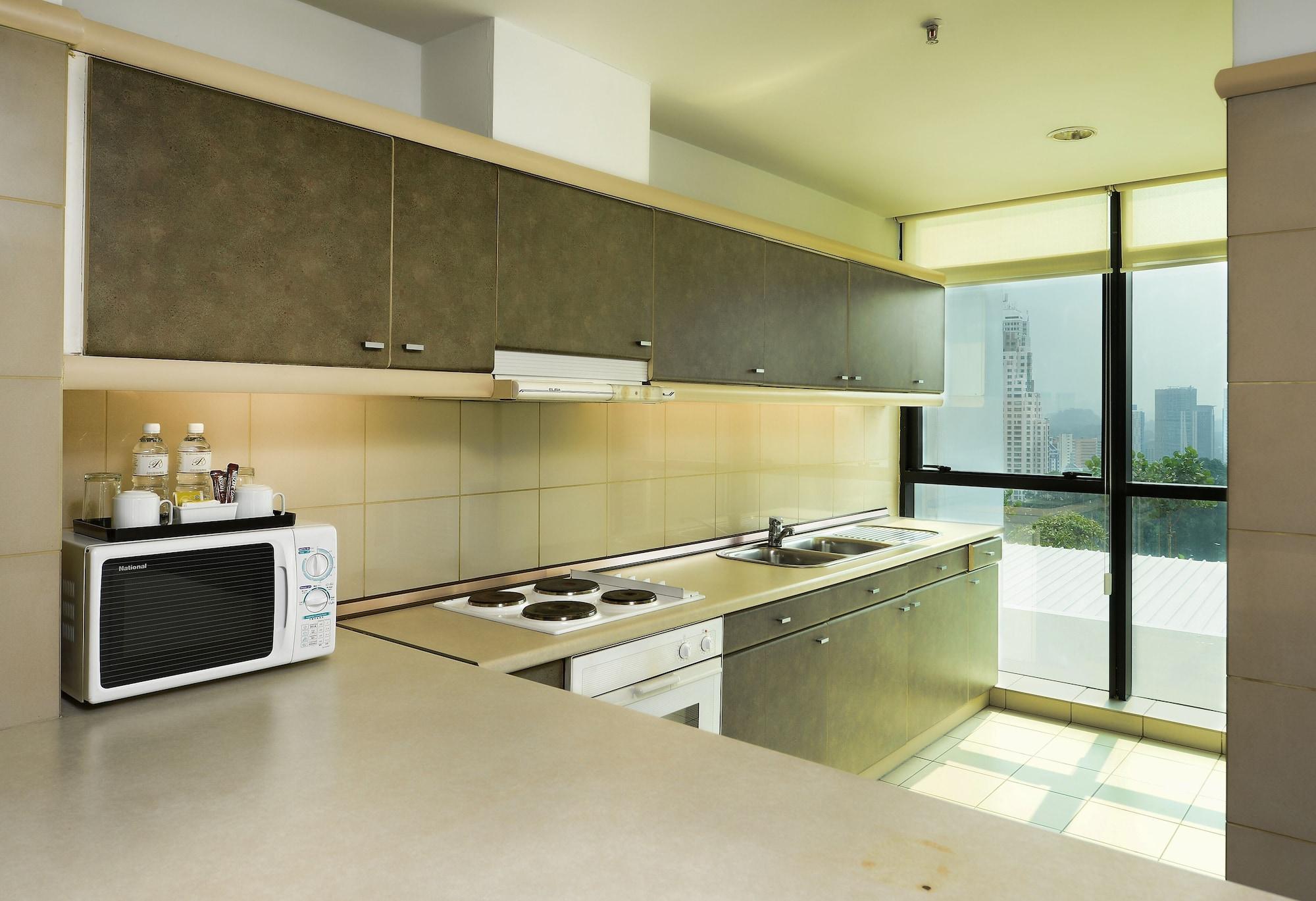 Pacific Regency Hotel Suites Kuala Lumpur Eksteriør bilde A typical kitchen