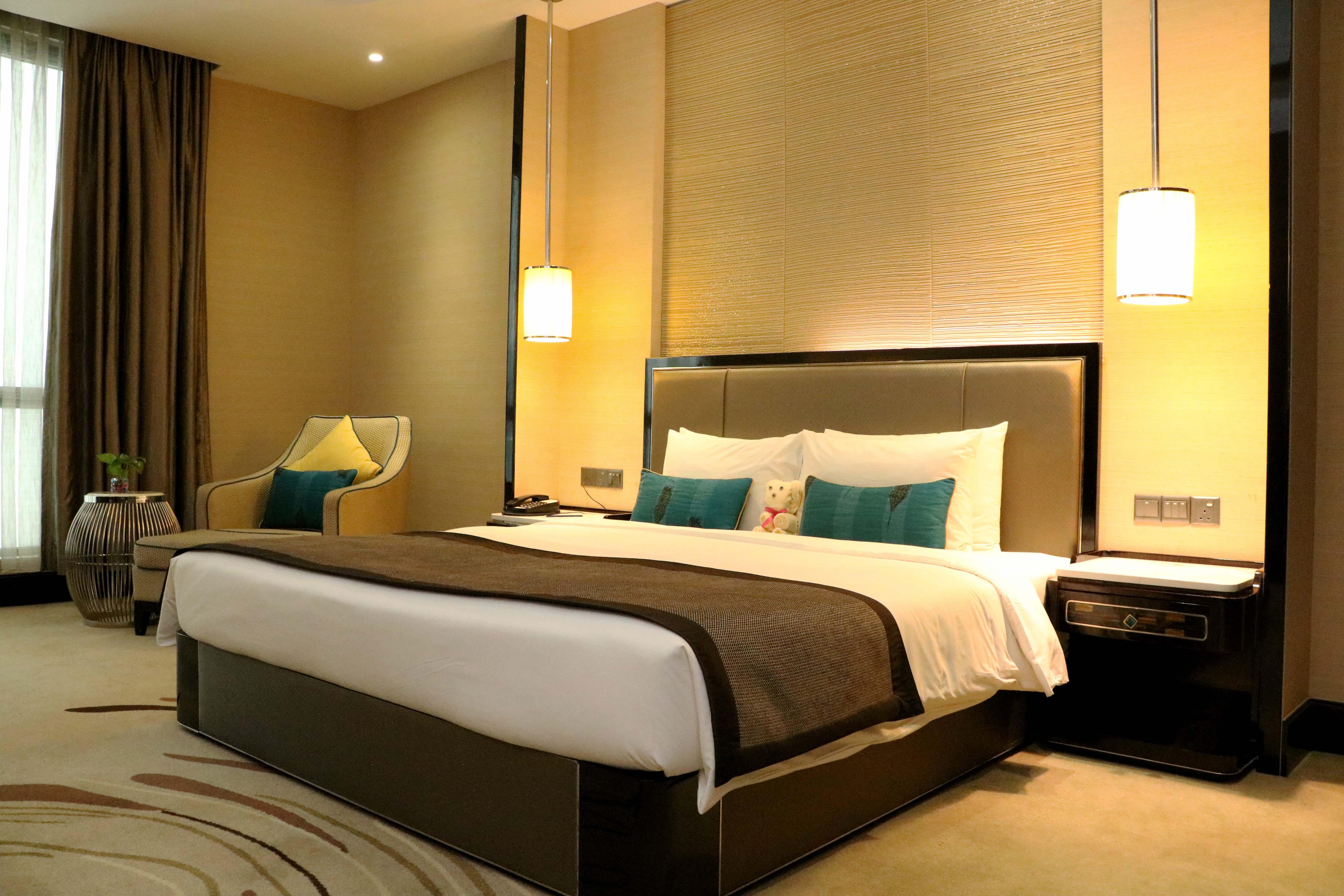 Pacific Regency Hotel Suites Kuala Lumpur Eksteriør bilde A bedroom in a hotel
