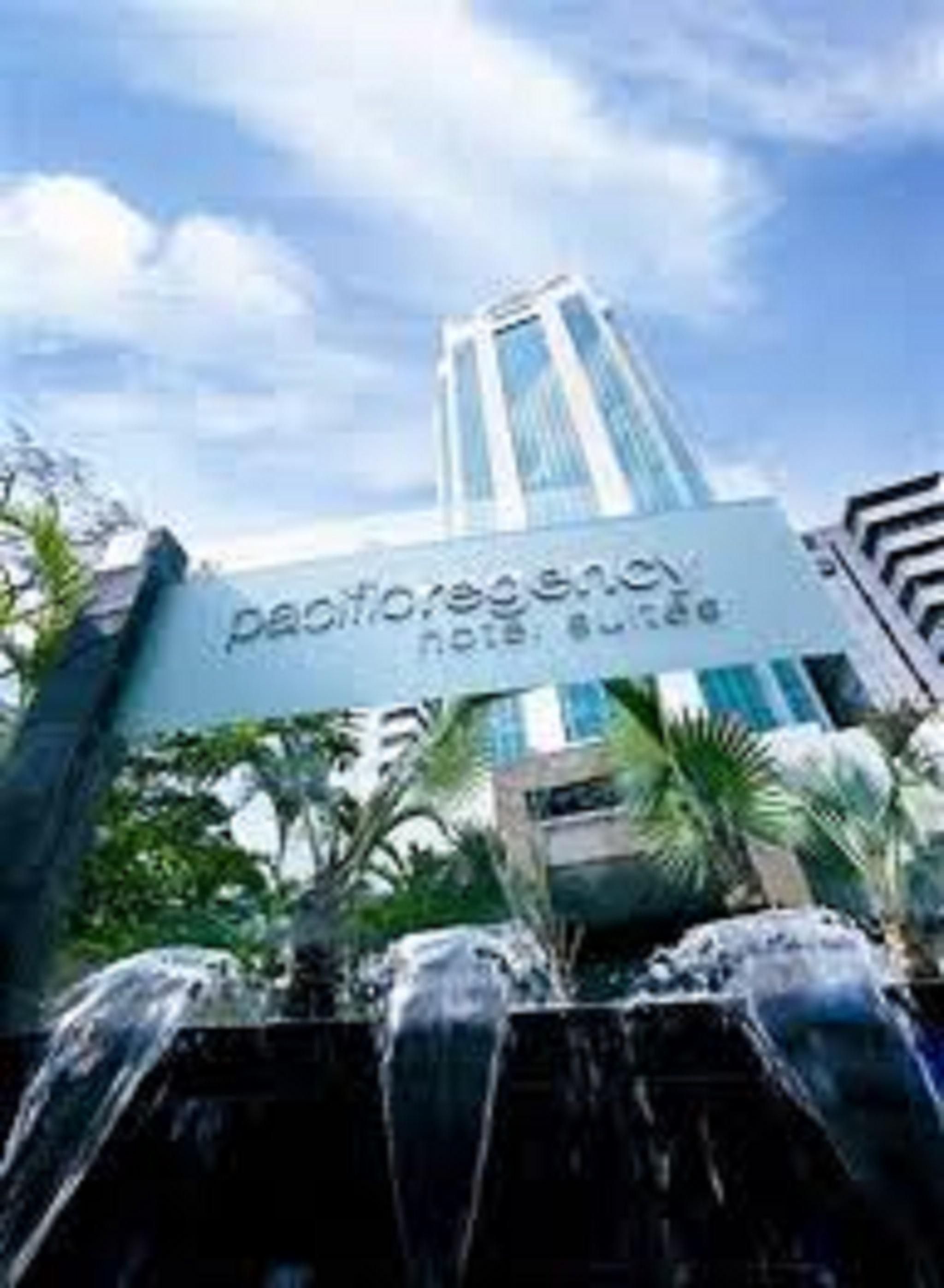 Pacific Regency Hotel Suites Kuala Lumpur Eksteriør bilde The entrance of the hotel