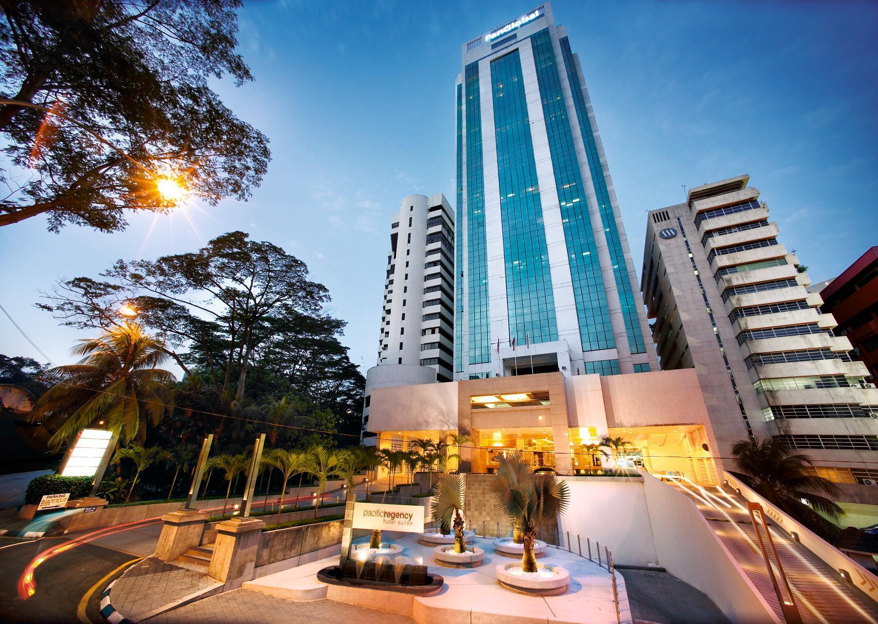 Pacific Regency Hotel Suites Kuala Lumpur Eksteriør bilde The hotel at night