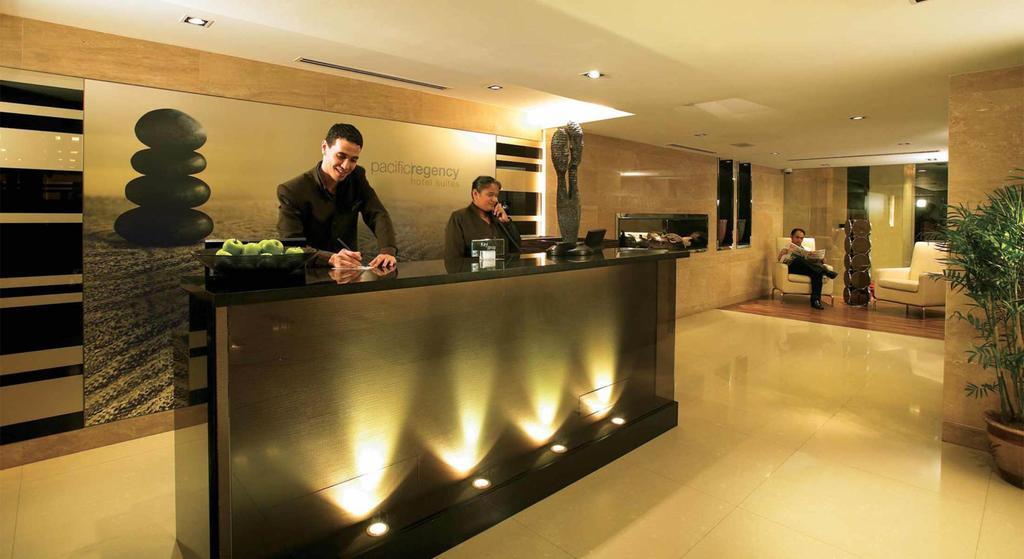 Pacific Regency Hotel Suites Kuala Lumpur Eksteriør bilde The reception desk at the Mandarin Oriental, London