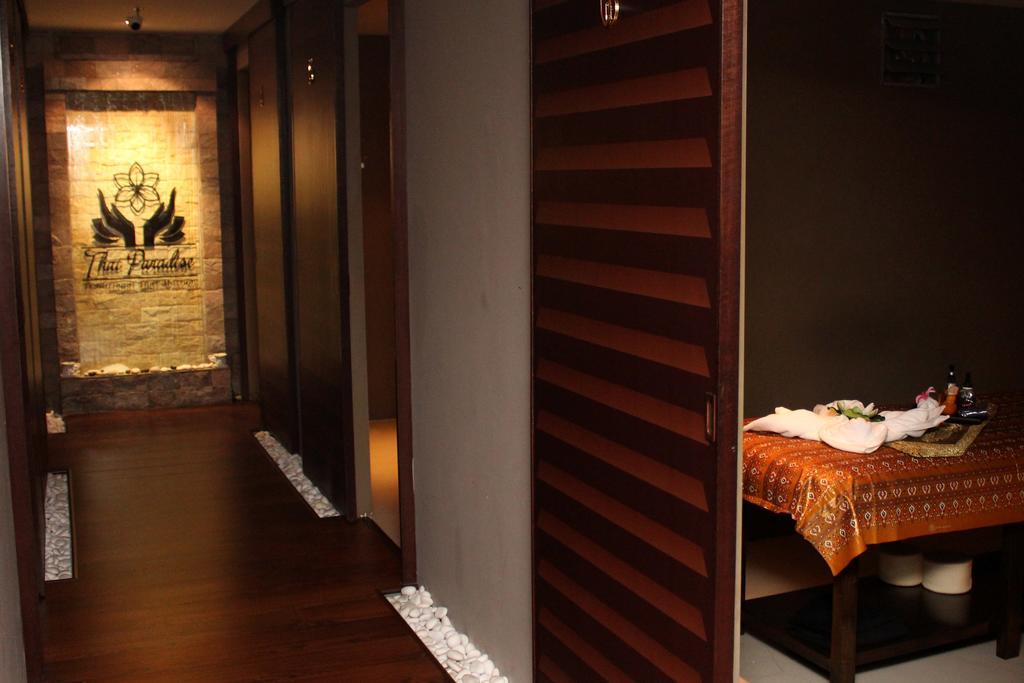 Pacific Regency Hotel Suites Kuala Lumpur Eksteriør bilde The interior of a Thai spa